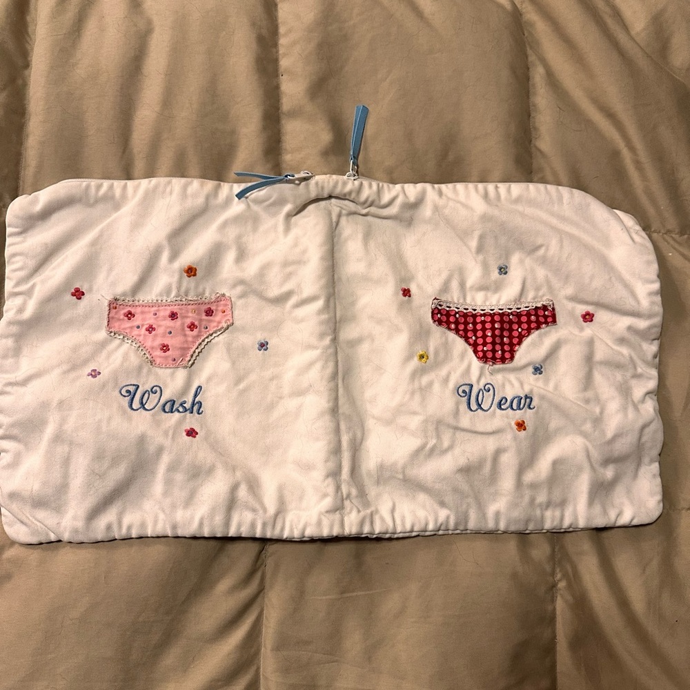 Zippered pouch wash/wear for undergarments